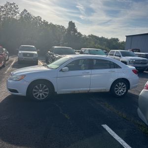 2011 Chrysler 200 TOURING photo 3