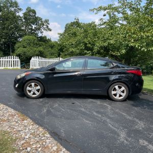 2013 Hyundai ELANTRA GLS photo 3