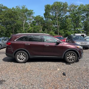 2017 KIA SORENTO LX photo 10