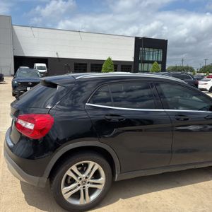 MERCEDES-BENZ GLA - 9