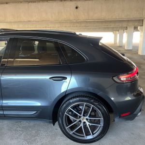 2024 Porsche MACAN photo 6