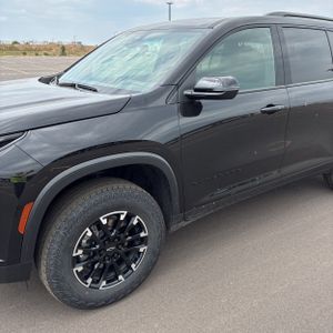 2025 Chevrolet TRAVERSE Z71 照片 2