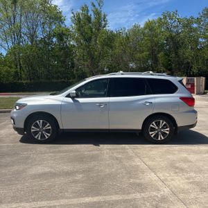 Nissan Pathfinder SV - 3