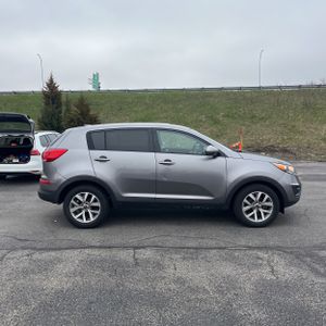 KIA SPORTAGE LX - 10