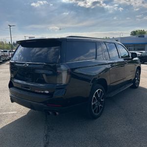 CHEVROLET SUBURBAN - 8