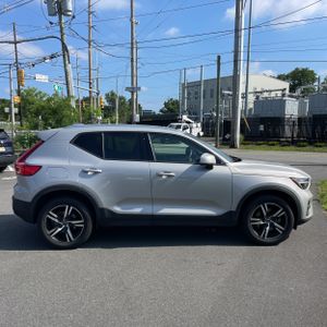 2023 Volvo XC40 CORE — фото 10