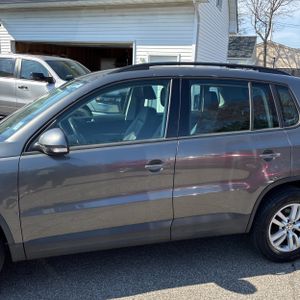 VOLKSWAGEN TIGUAN 2.0T S 4MOTION - 4