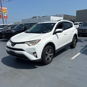 2018 Toyota RAV4 XLE photo 1