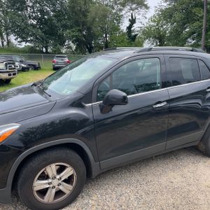 2019 Chevrolet TRAX LT photo 2