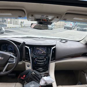 صورة 38 لـ 2017 Cadillac ESCALADE LUXURY