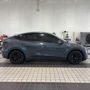 TESLA MODEL Y LONG RANGE - 9