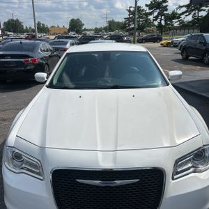 2019 Chrysler 300 TOURING — миниатюра 15