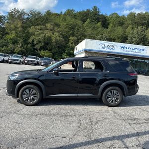 2024 Nissan PATHFINDER SV — фото 3