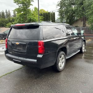 CHEVROLET SUBURBAN LT - 8