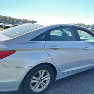 HYUNDAI SONATA GLS - 9