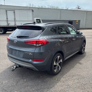 HYUNDAI TUCSON LIMITED - 8