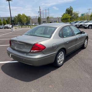 FORD TAURUS SE - 5