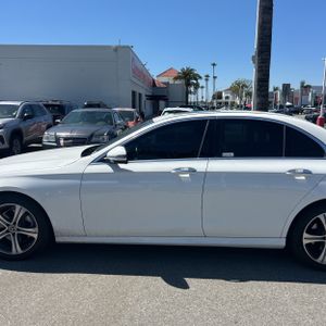 MERCEDES-BENZ E-CLASS - 4