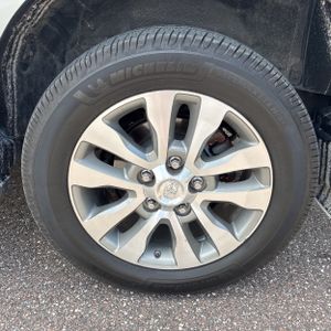 2016 Toyota SEQUOIA LIMITED — миниатюра 18
