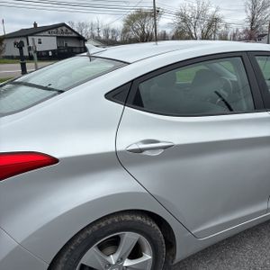 HYUNDAI ELANTRA GLS - 9