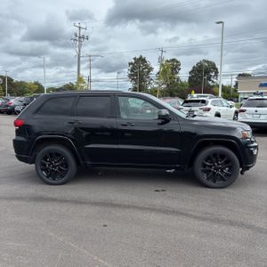 صورة 10 لـ 2017 JEEP GRAND CHEROKEE ALTITUDE