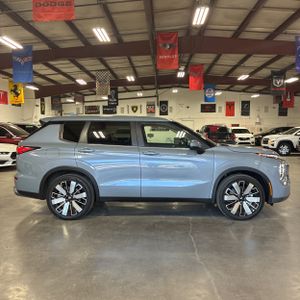 2025 Mitsubishi OUTLANDER SE — фото 10