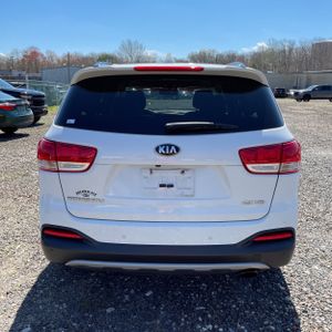 KIA SORENTO EX V6 - 7