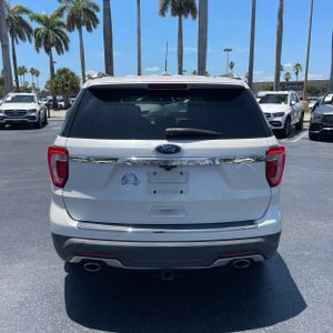 FORD EXPLORER XLT - 7