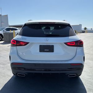 MERCEDES-BENZ GLA - 7