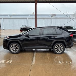 صورة 3 لـ 2021 Toyota RAV4 XLE PREMIUM