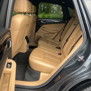 صورة 33 لـ 2017 Porsche MACAN BASE