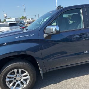 2022 Chevrolet SILVERADO 1500 LT 照片 2