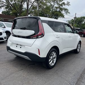2023 KIA SOUL LX photo 8