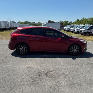 FORD FOCUS SE - 10