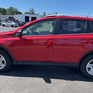 2015 Toyota RAV4 LE — фото 4