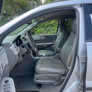 صورة مصغرة 32 لـ 2011 Chevrolet TRAVERSE LS