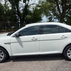FORD TAURUS SE - 4
