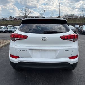 HYUNDAI TUCSON SE - 7