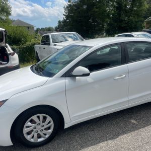 صورة 2 لـ 2019 Hyundai ELANTRA SE