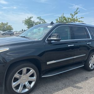2019 Cadillac ESCALADE LUXURY photo 2
