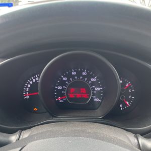 صورة 33 لـ 2015 KIA SOUL BASE