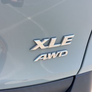 2021 Toyota RAV4 XLE — миниатюра 23