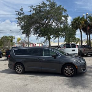 CHRYSLER PACIFICA TOURING PLUS - 10