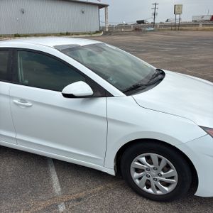 2019 Hyundai ELANTRA SE 照片 13