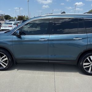 2018 Honda PILOT ELITE photo 4