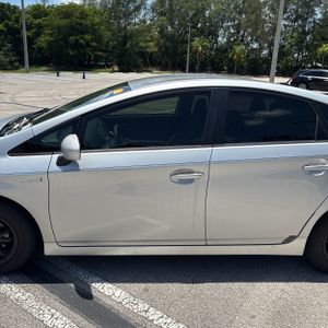 صورة 4 لـ 2015 Toyota PRIUS THREE