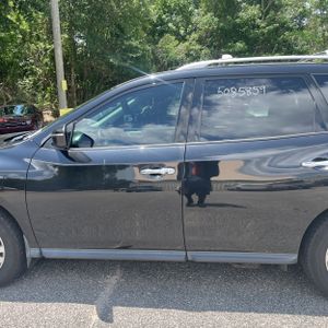 2017 Nissan PATHFINDER SV — фото 4