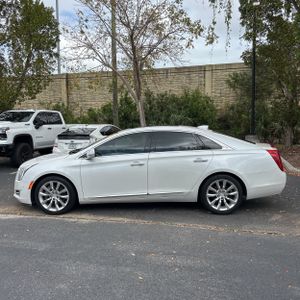 Cadillac XTS Luxury - 3