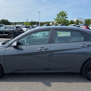 صورة 4 لـ 2023 Hyundai ELANTRA SEL