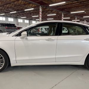 FORD FUSION SE - 3